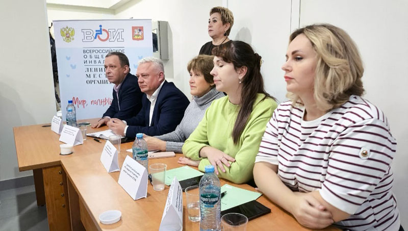 lenin krugly stol 2025