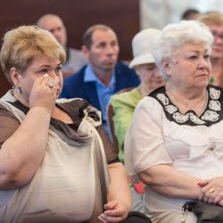 Растроганные слушатели не могут сдержать слёз