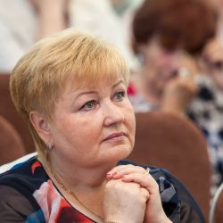 Растроганные слушатели не могут сдержать слёз