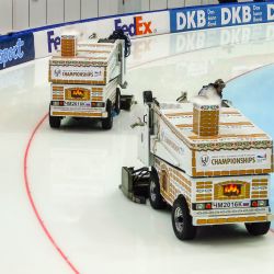 Болеем за конькобежцев