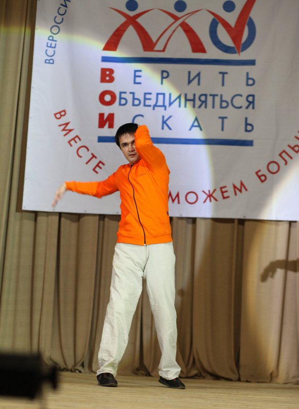 Боронихин Славян танцует Тиктоник